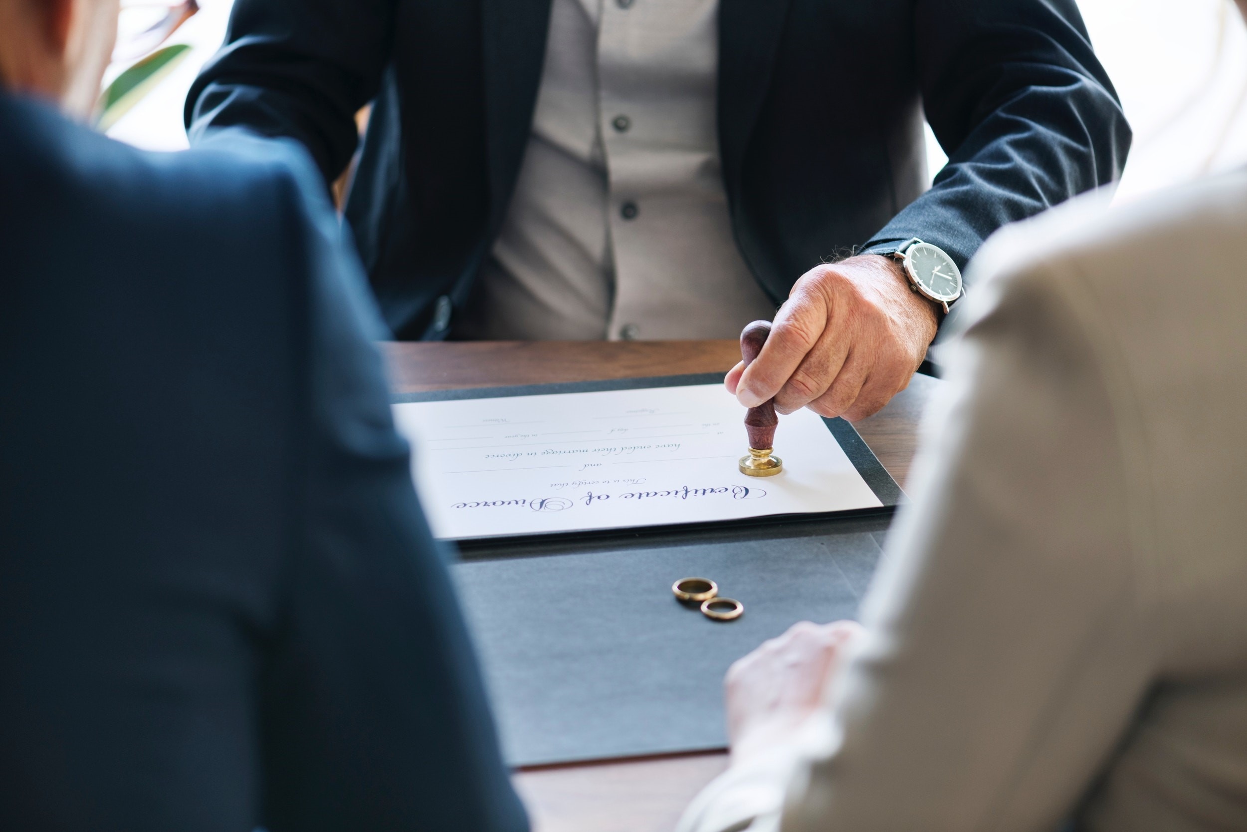 Simplify Important Administrative Paperwork With Mobile Notary Assistance at Home