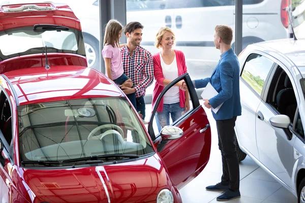 Choosing a Convenient Car Dealership Near Me for Your Automotive Needs